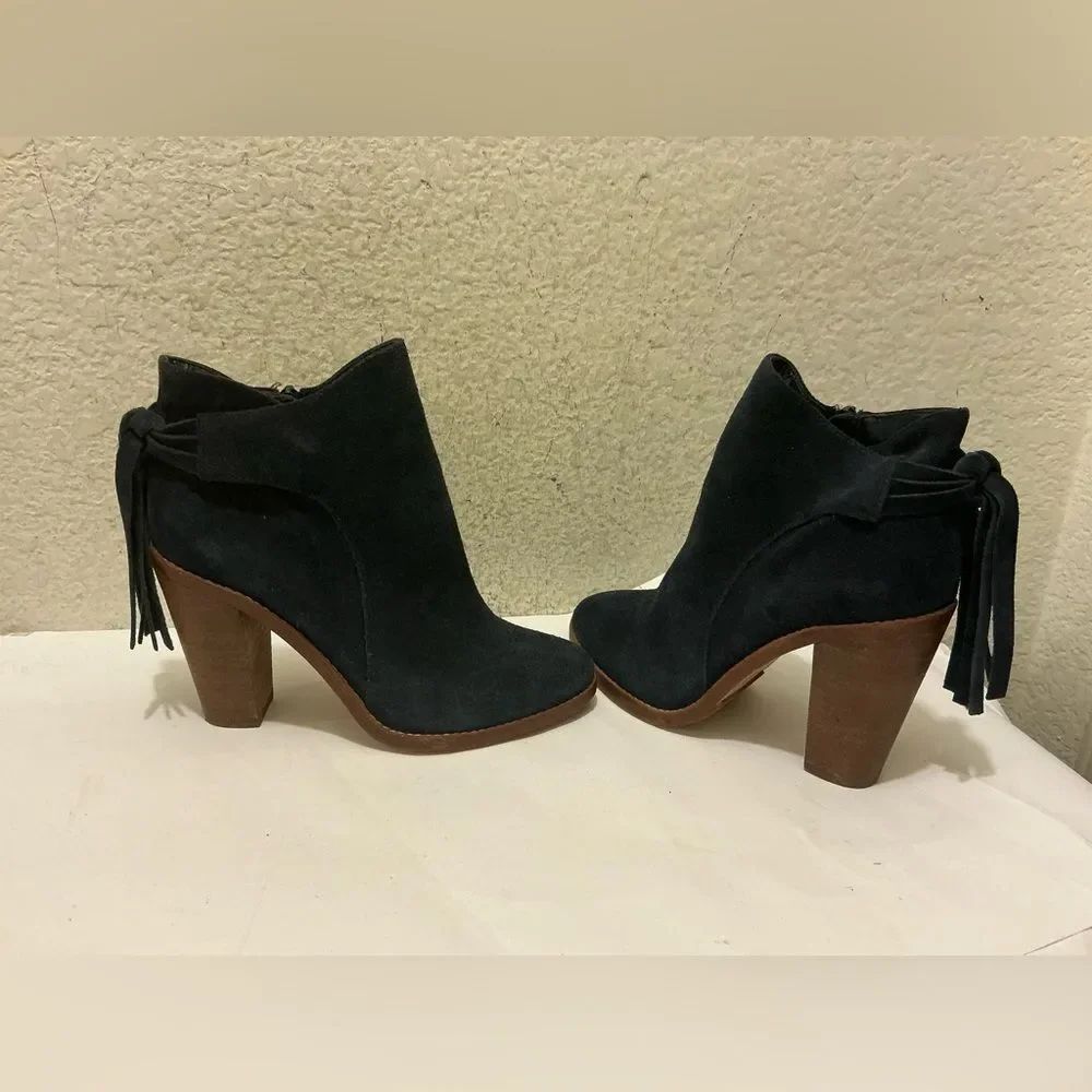 Vince Camuto Linford suede Stacked Heel Ankle Boot - navy blue | Size 6